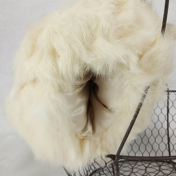 1940s Vintage Fur Muff in Winter White - Picture 4 of 5